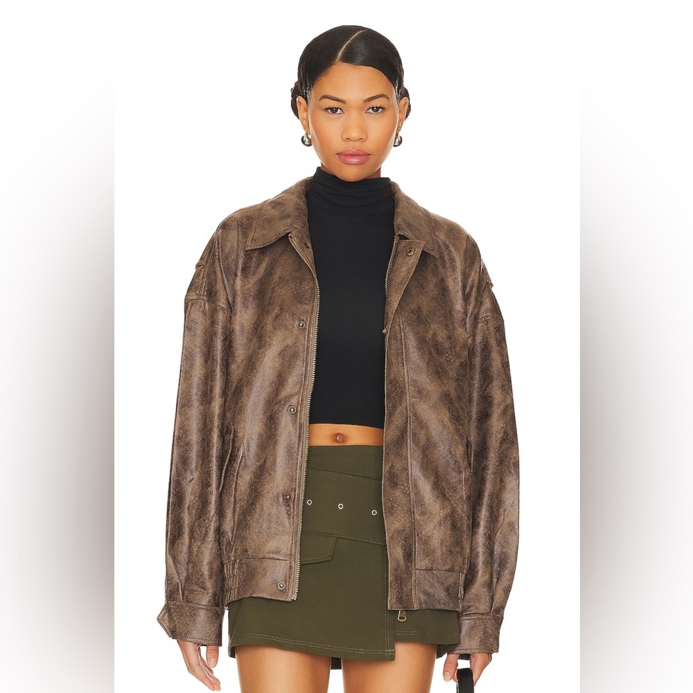 Revolve | Lioness | Kenny Bomber